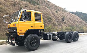 六驱越野卡车底盘153双排