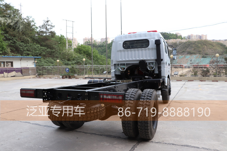 四驱越野车底盘,四驱越野卡车,东风大多利卡,四驱多利卡底盘,四驱底盘改装,四驱特种车底盘,4*4双排多利卡,东风多利卡图片,四驱轻卡底盘，4*4双排轻卡底盘