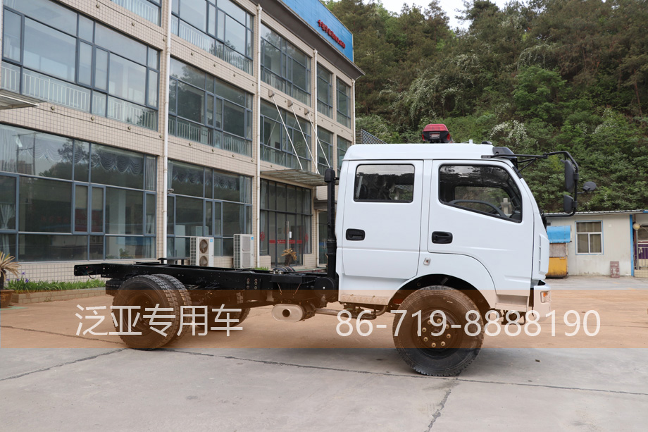 四驱越野车底盘,四驱越野卡车,东风大多利卡,四驱多利卡底盘,四驱特种车底盘,4*4双排多利卡,东风多利卡图片,四驱轻卡底盘,4*4双排轻卡底盘