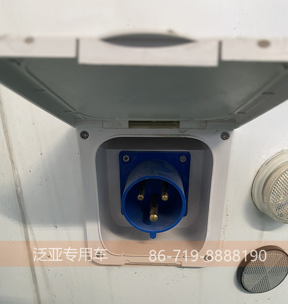 拖挂房车各种灯具、进水口