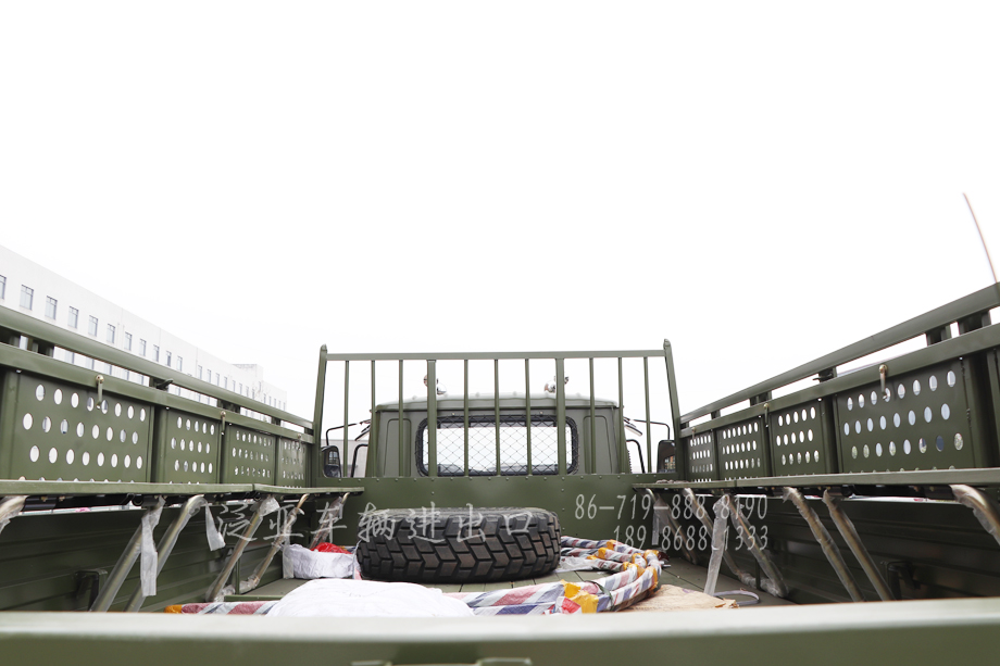 东风六驱越野车,尖头越野卡车,4.8米货箱