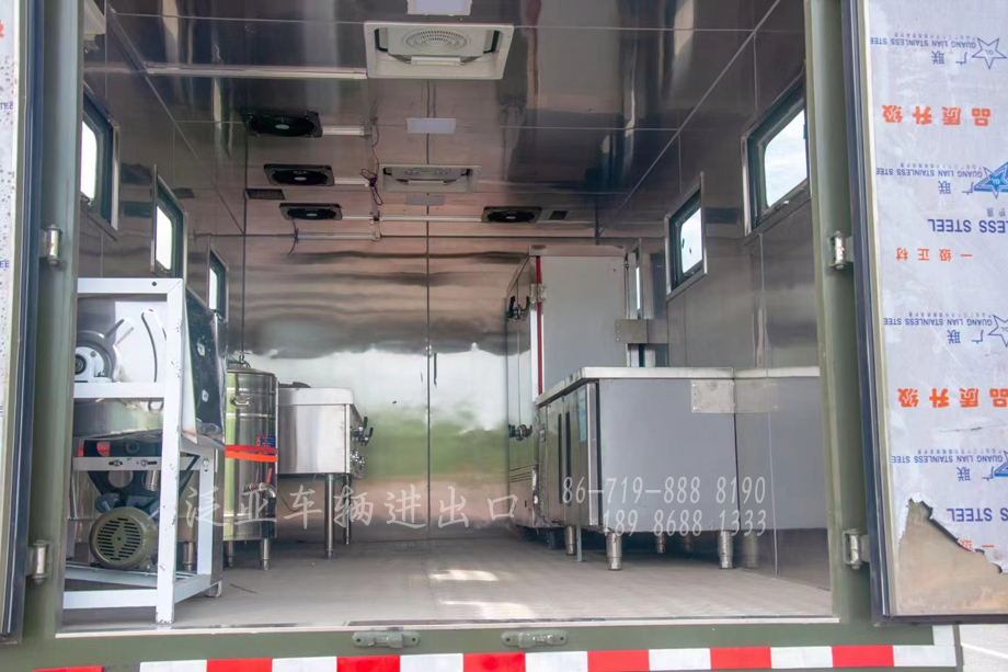 东风天锦炊事车,可供300人就餐