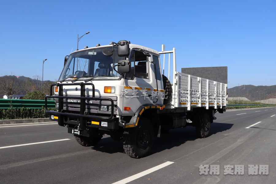 <strong>东风4X4卡车EQ2070改装四驱液压越野载货板车，载货车装卸货必备利器</strong>