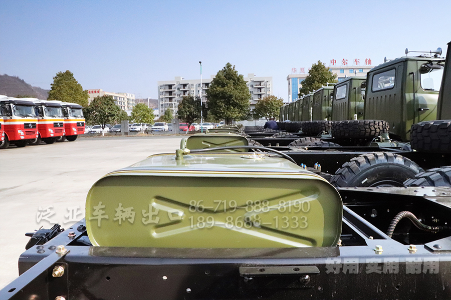 东风六驱越野卡车,EQ2082越野车,东风尖头卡车,出口东南亚车辆,六驱卡车底盘