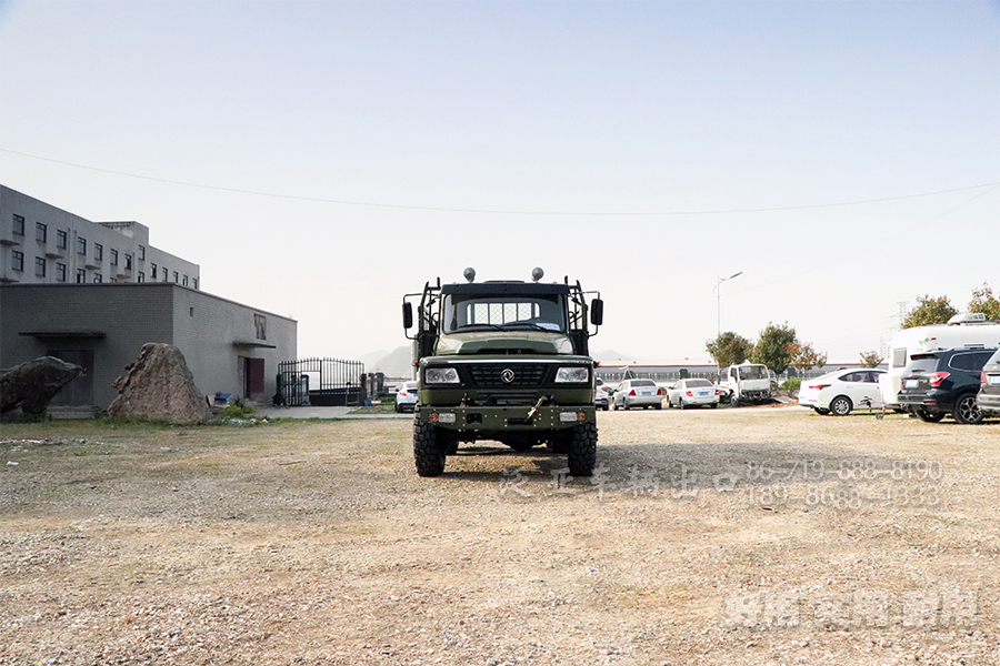 东风六驱越野卡车,EQ2082越野车,东风尖头卡车,出口东南亚车辆,六驱卡车底盘