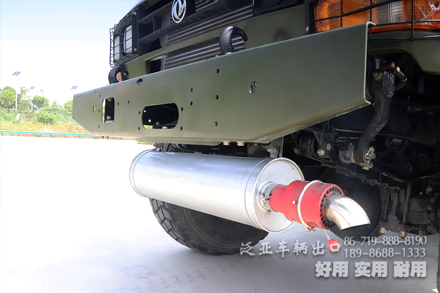 EQ2100出口,东风六驱出口,东风EQ2100,东风越野车出口,右舵六驱越野车,右舵六驱出口,加运油车出口,东风右舵越野车,东风右舵加运油车,东风EQ2100出口