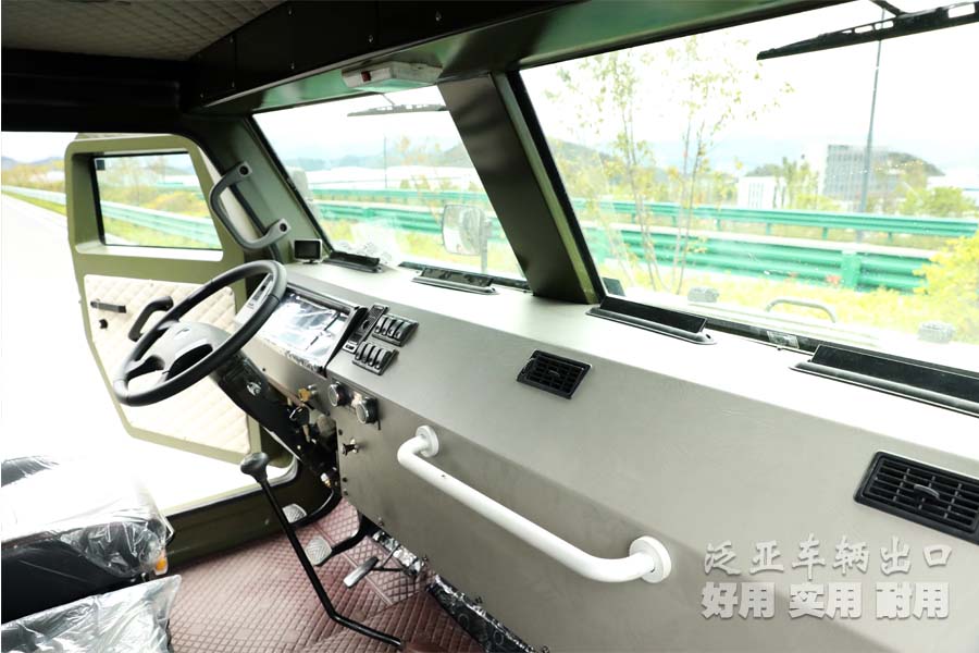 东风六驱卡车，东风装甲车，六驱装甲车，军用装甲车，装甲车出口，越野专用车，六驱越野卡车，装甲车定制