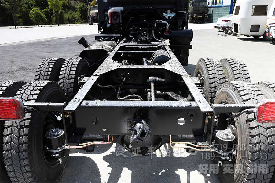 湖北越野专用车官网,湖北越野专用车有限公司官网,越野卡车定制,东风四驱六驱,东风军车改装,越野运兵车,森林消防车,四驱六驱越野车底盘,越野客车,越野卡车,专用车改装,工厂直销专用车、轻型越野卡车底盘、六驱卡车