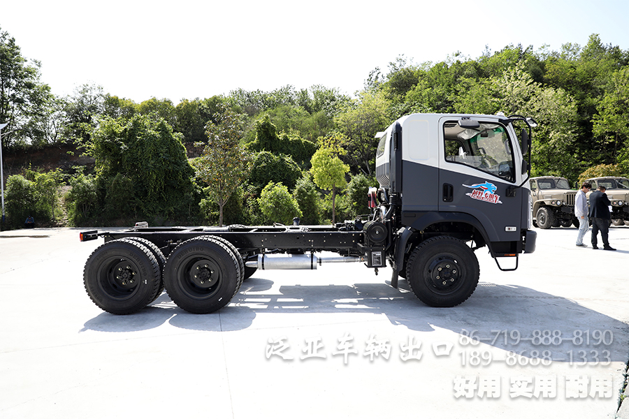 湖北越野专用车官网,湖北越野专用车有限公司官网,越野卡车定制,东风四驱六驱,东风军车改装,越野运兵车,森林消防车,四驱六驱越野车底盘,越野客车,越野卡车,专用车改装,工厂直销专用车、轻型越野卡车底盘、六驱卡车