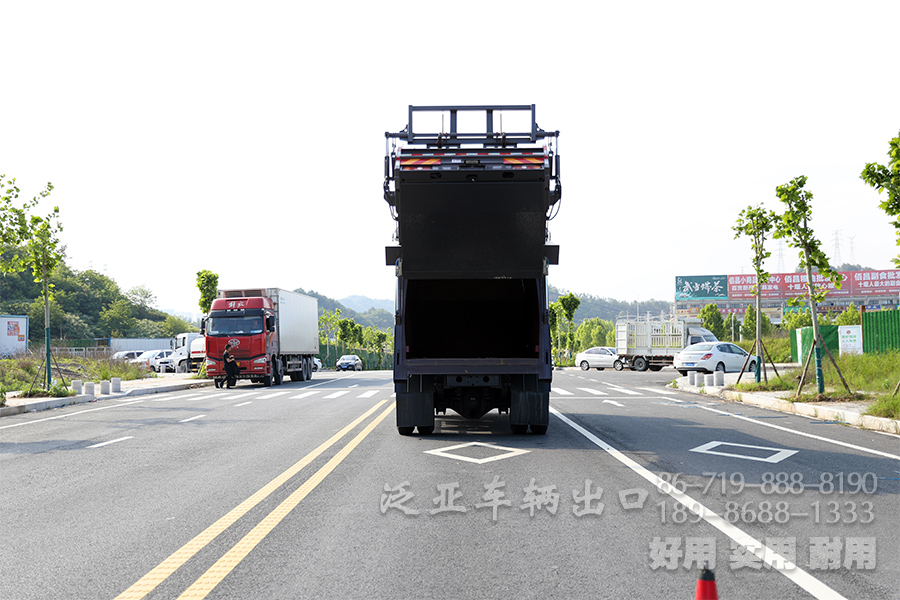 四驱越野底盘、四驱底盘改装、垃圾运输车、14立方垃圾车、轻卡环卫车、多功能垃圾车、4x2垃圾车
