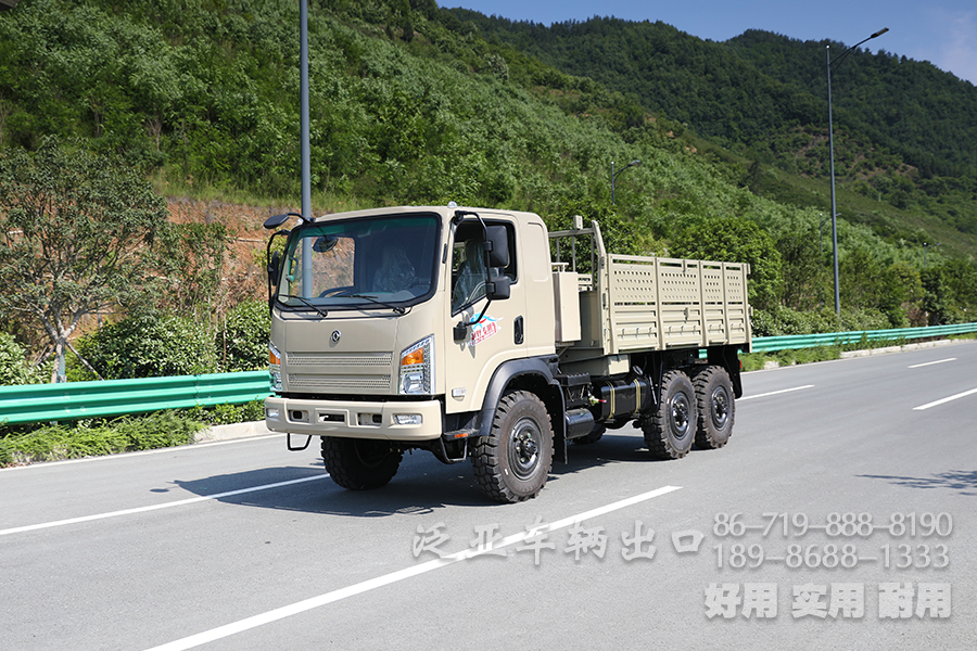 东风平头EQ2082六驱越野轻卡、190马力平头6X6柴油越野汽车