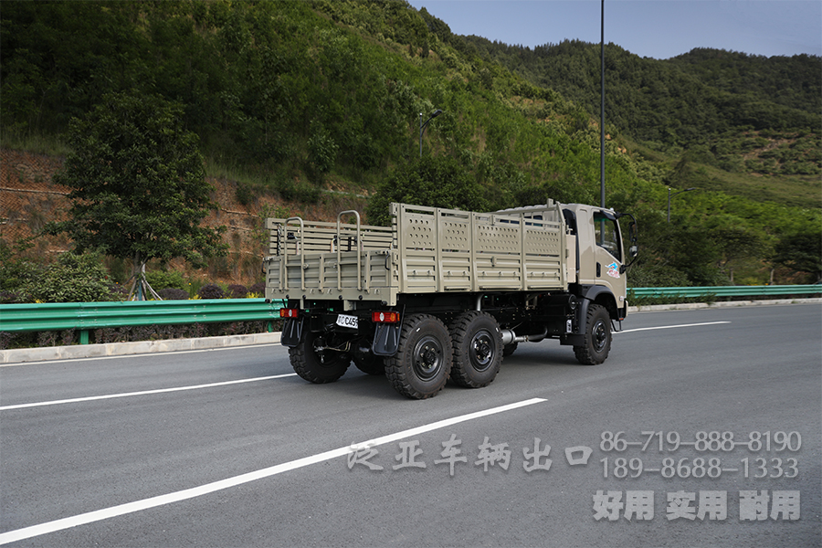 东风六驱,六驱越野卡车,平头卡车,柴油越野汽车,东风6*6卡车,东风6*6运兵车,东风运兵车,六驱运兵车,六驱民用车出口,卡车出口