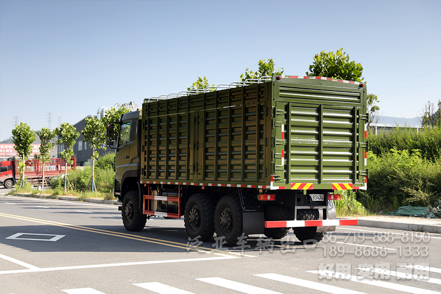 东风六驱340马力越野运输车，340马力重型商用车出口、大载荷越野运输车