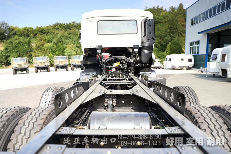 后八轮底盘,重型底盘出口,三桥卡车底盘,东风25吨底盘,280马力卡车,6*4自卸改装厂家