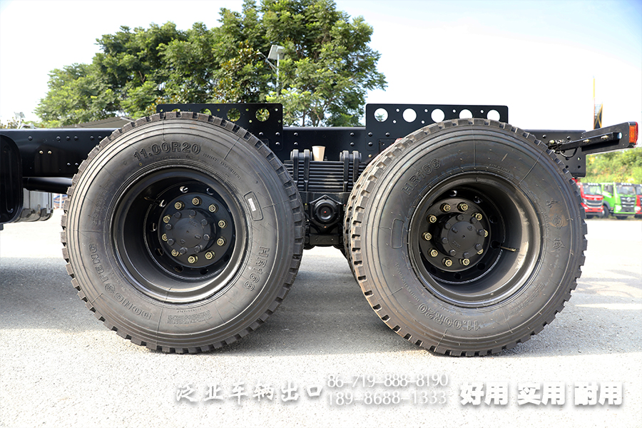 后八轮底盘,重型底盘出口,三桥卡车底盘,东风25吨底盘,280马力卡车,6*4自卸改装厂家