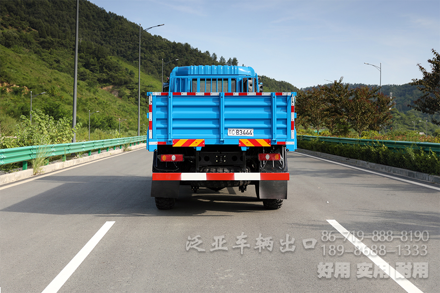 东风六驱，340马力卡车，六驱出口卡车，6*6货运卡车，长途货车，刹车降温水箱，6*6货运卡车