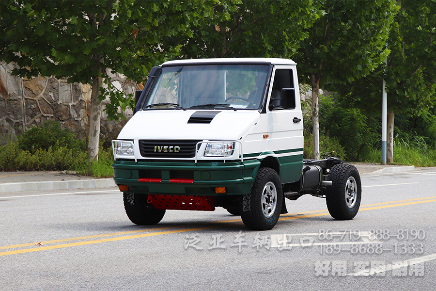 新四驱小型长头越野底盘_NJ2045依维柯四驱改装_多功能4×4短头卡车出口