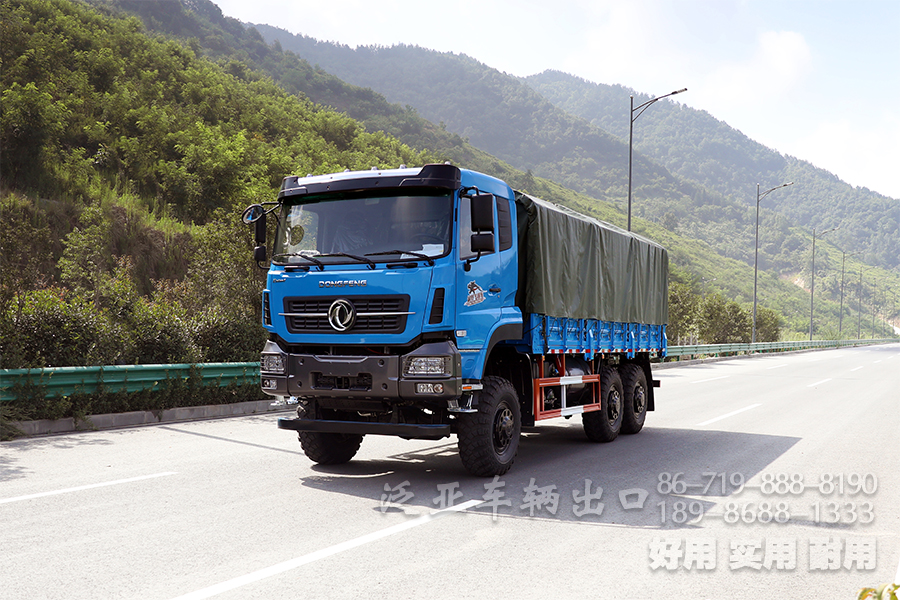 6×6重卡三桥车货运卡车_东风全驱340马力重载卡车_5.5米长途货车刹车降温水箱