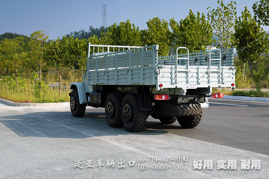 东风EQ2100,东风全驱越野卡车,长头EQ2100,六驱越野运兵车,6*6尖头载货汽车,六驱载货汽车,运兵卡车,长头卡车,210马力卡车,越野运兵车