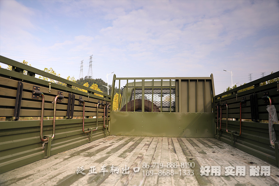 东风越野卡车,双排卡车销售,3.5吨越野卡车,EQ2102运兵车,东风四驱六驱卡车,东风卡车出口