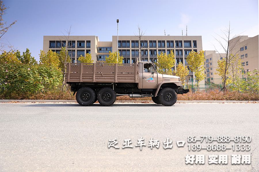 东风25Y,军绿色越野卡车,运兵车,EQ2082,带绞盘的越野车,尖头货车