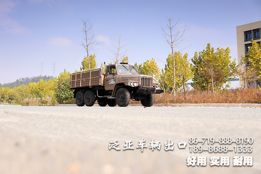 东风25Y,军绿色越野卡车,运兵车,EQ2082,带绞盘的越野车,尖头货车