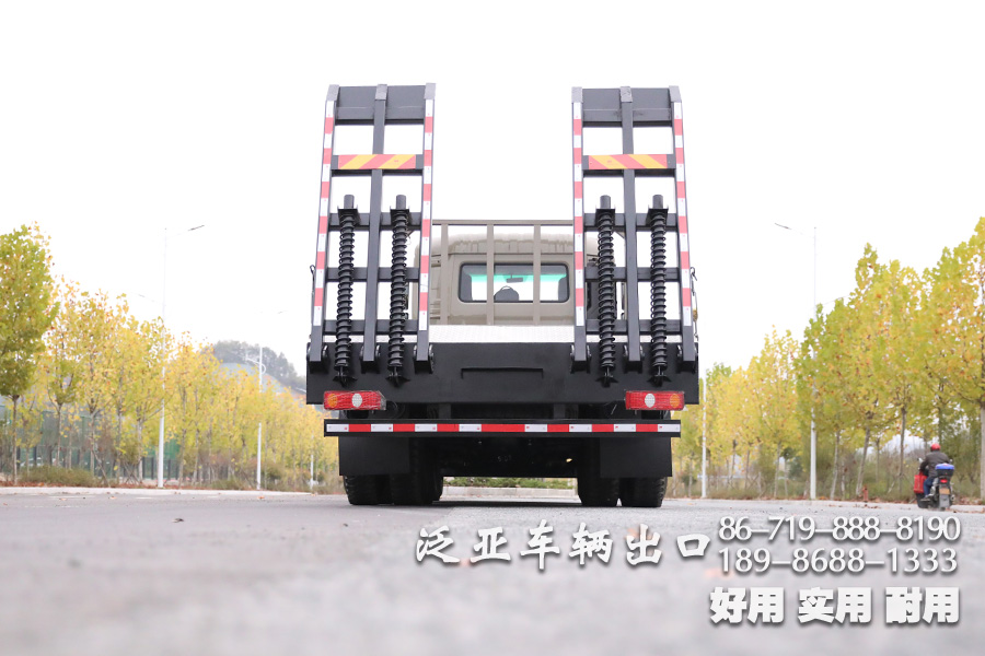东风8X4,8X4平板,平板底盘,东风10米平板,东风10米底盘,30吨专用车底盘,30吨底盘,专用车底盘改装