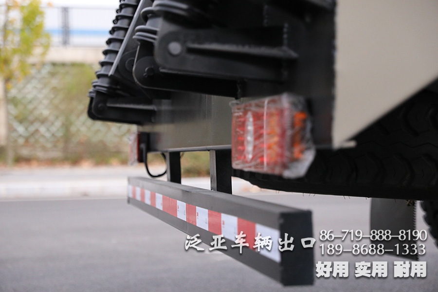 东风8X4,8X4平板,平板底盘,东风10米平板,东风10米底盘,30吨专用车底盘,30吨底盘,专用车底盘改装