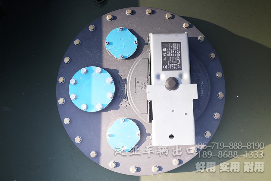 东风6x4、东风6x6、油罐车、加油车、罐式加油车、东风6x4越野油罐车、平头卧铺加油车