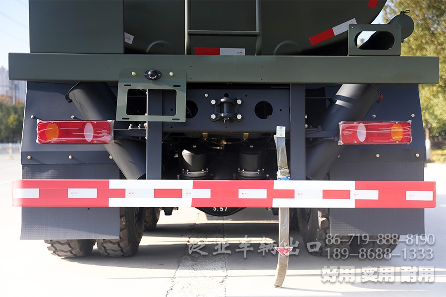 东风6x4、东风6x6、油罐车、加油车、罐式加油车、东风6x4越野油罐车、平头卧铺加油车