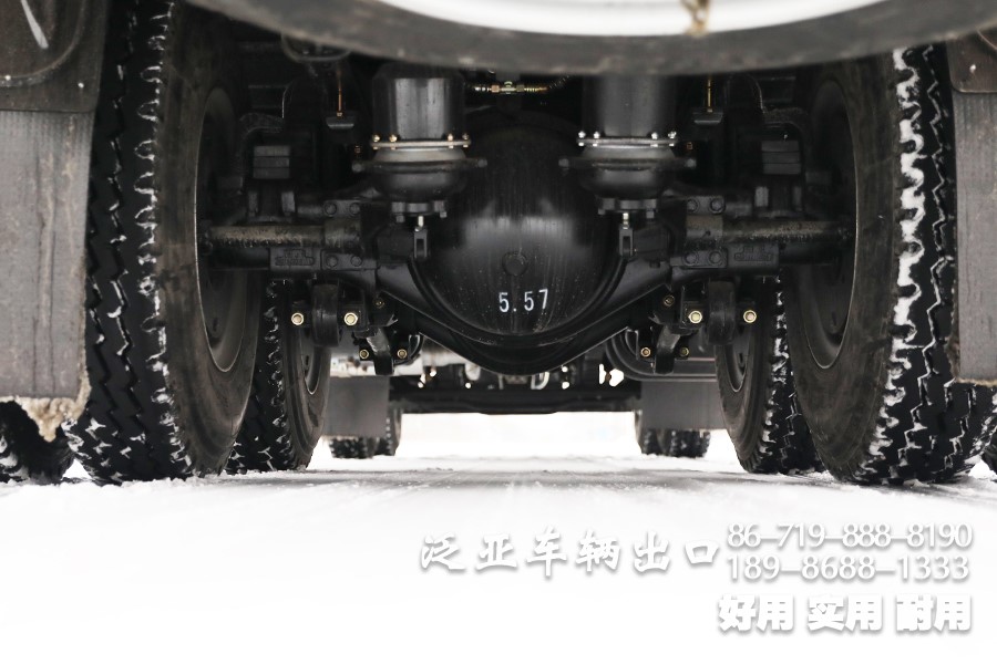 东风8x4仓栅车，东风平头一排半驾驶室，东风重型仓栅车，东风大承载力越野卡车，东风十二档变速卡车，东风420L油箱，仓栅运输车，大马力卡车