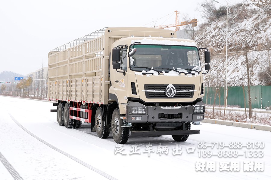 东风8x4仓栅车，东风平头一排半驾驶室，东风重型仓栅车，东风大承载力越野卡车，东风十二档变速卡车，东风420L油箱，仓栅运输车，大马力卡车
