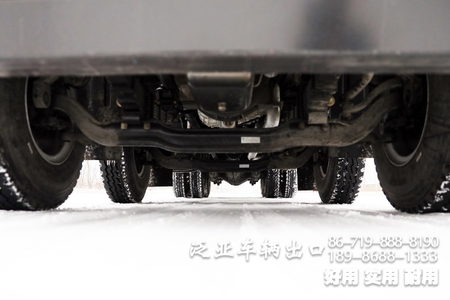 东风8x4仓栅车，东风平头一排半驾驶室，东风重型仓栅车，东风大承载力越野卡车，东风十二档变速卡车，东风420L油箱，仓栅运输车，大马力卡车