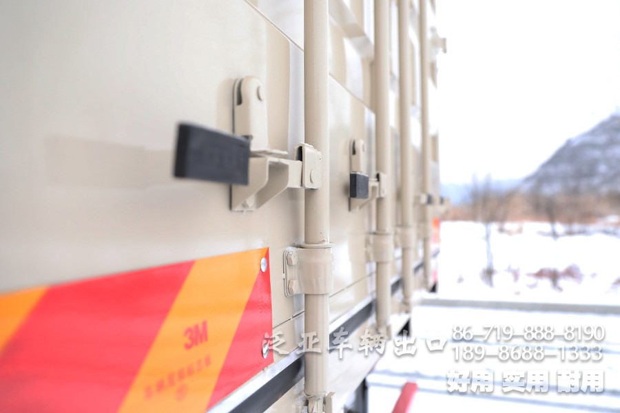 东风8x4仓栅车，东风平头一排半驾驶室，东风重型仓栅车，东风大承载力越野卡车，东风十二档变速卡车，东风420L油箱，仓栅运输车，大马力卡车