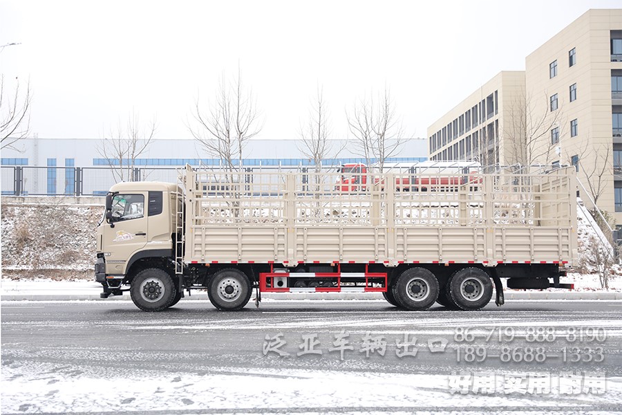 东风8x4仓栅车，东风平头一排半驾驶室，东风重型仓栅车，东风大承载力越野卡车，东风十二档变速卡车，东风420L油箱，仓栅运输车，大马力卡车