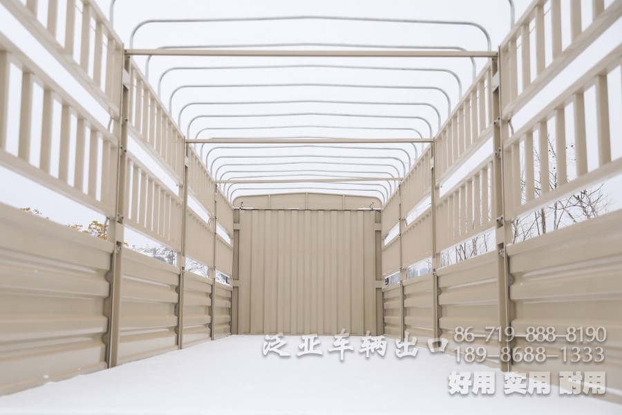 东风8x4仓栅车，东风平头一排半驾驶室，东风重型仓栅车，东风大承载力越野卡车，东风十二档变速卡车，东风420L油箱，仓栅运输车，大马力卡车