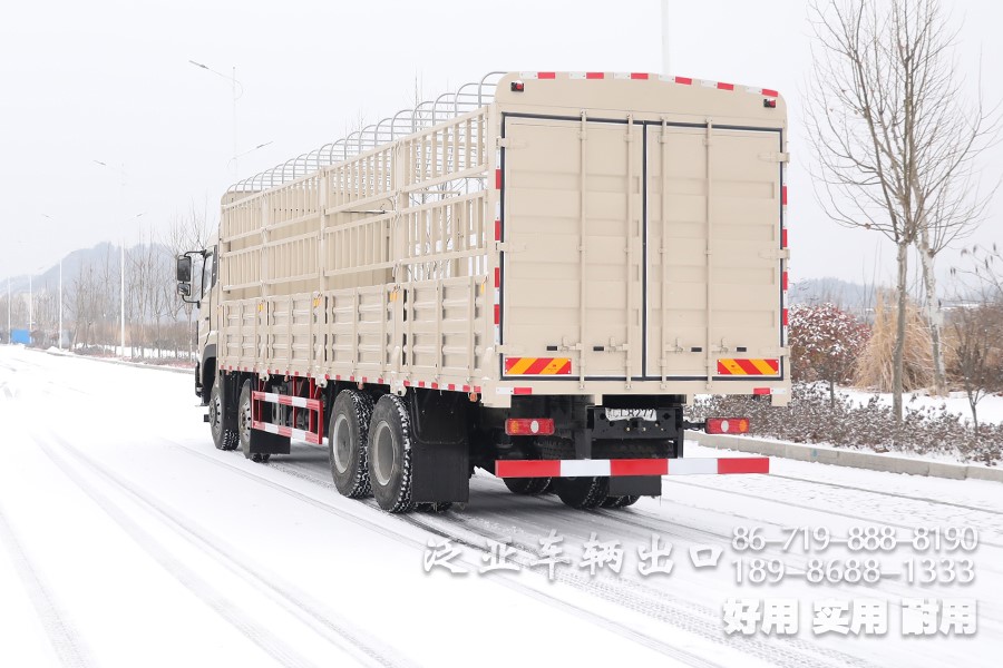 东风8x4仓栅车，东风平头一排半驾驶室，东风重型仓栅车，东风大承载力越野卡车，东风十二档变速卡车，东风420L油箱，仓栅运输车，大马力卡车