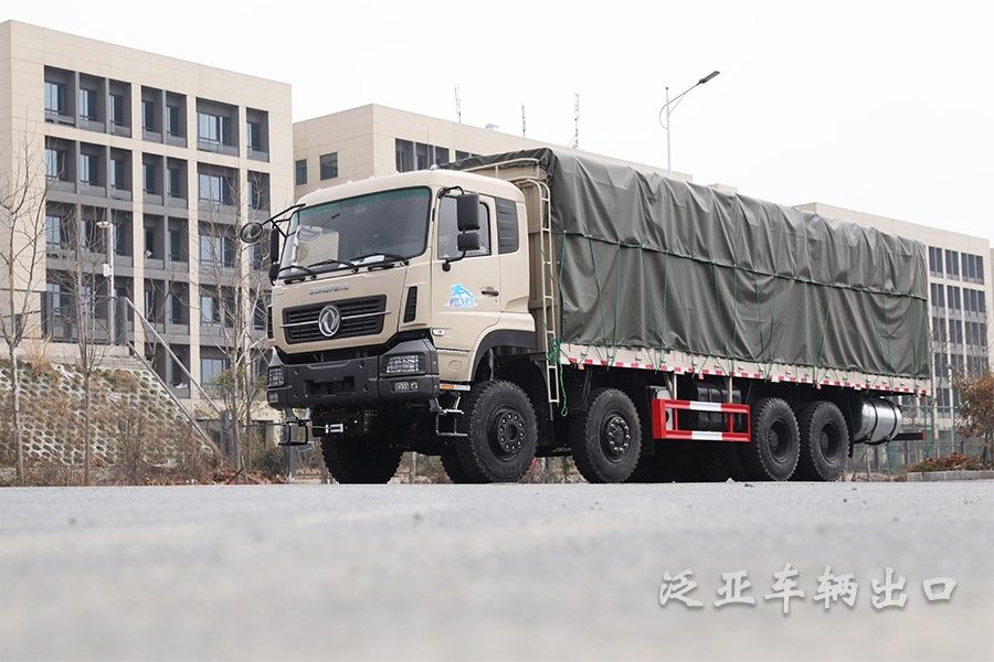 <strong>东风八驱8x8全驱大马力重型仓栅运输车越野专用车</strong>