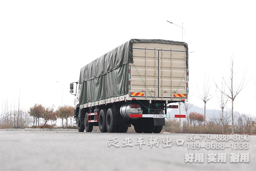东风8x8，大马力仓栅车整车，450马力，手动十档越野专用运输车