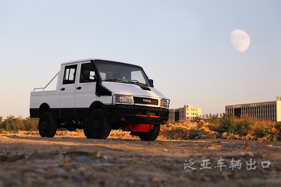 <strong>小型越野卡车，户外越野不二选择</strong>