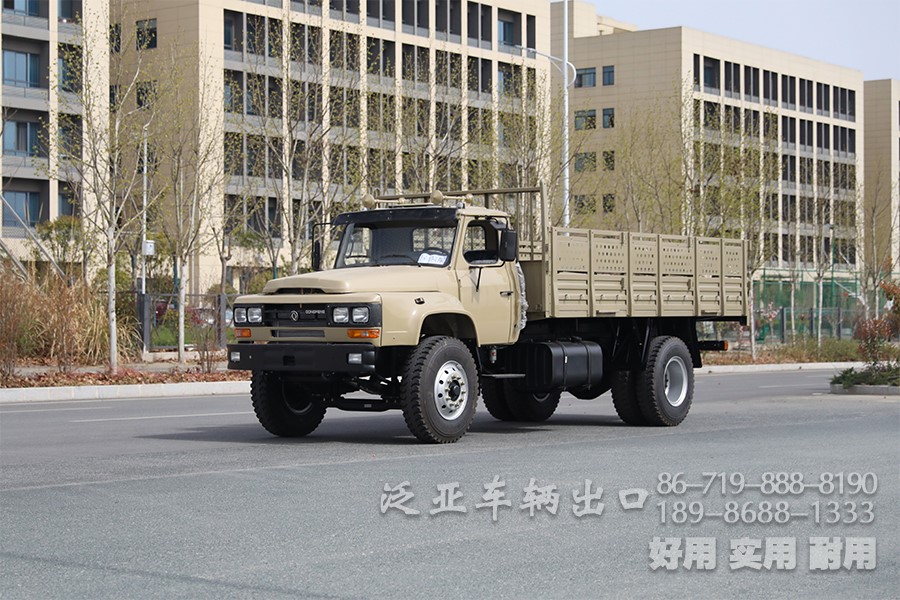 东风4x2尖头载货越野卡车，载货平板