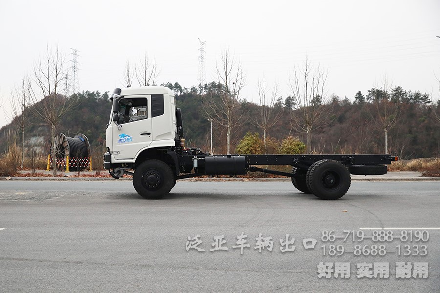 东风四驱，东风4x4，加油车底盘