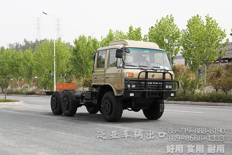 EQ2102N 双排越野卡车 六驱越野专用车 越野载货卡车 210马力越野车 高配平头沙漠越野车 越野载货卡车出口型