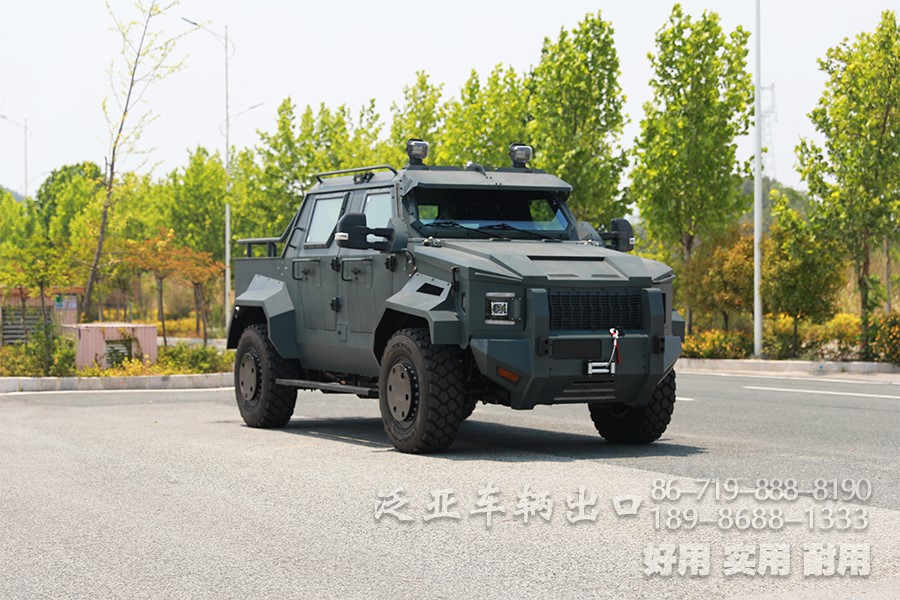 装甲车、皮卡车